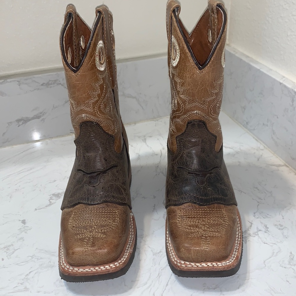 Kids Boots. US size 9 (kids). Long horn detail. Leather. Like new.